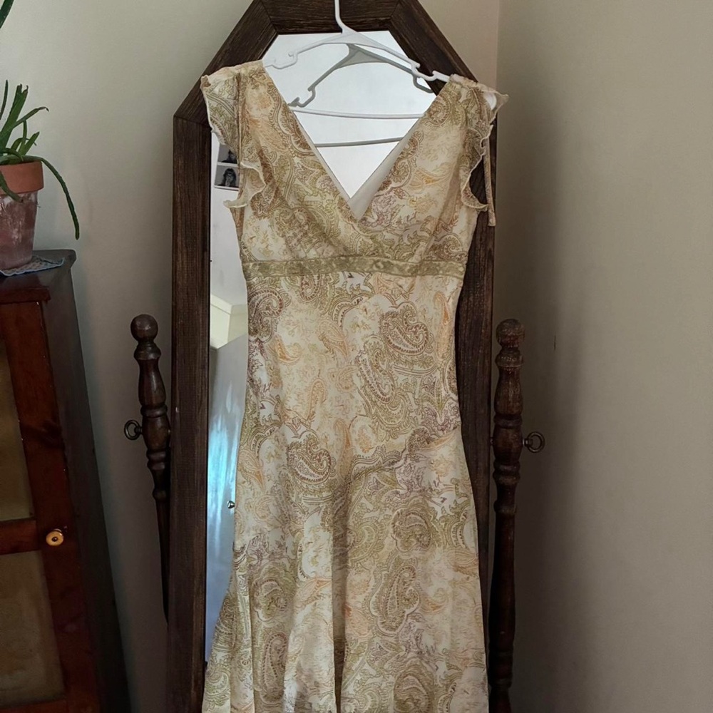 Women's Paisley V-Neck Maxi Dress in Cream and Gold